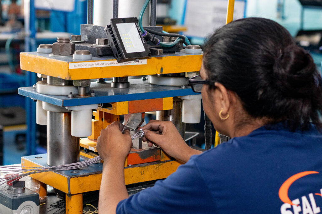 Colabora representando como evitar perdas e danos em cargas sensíveis durante o transporte